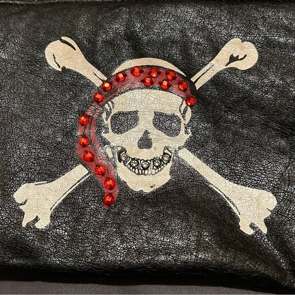 Fashion Express Studded Skull Pirate Wristlet Clutch with Silver Link Chain - Picture 5 of 8